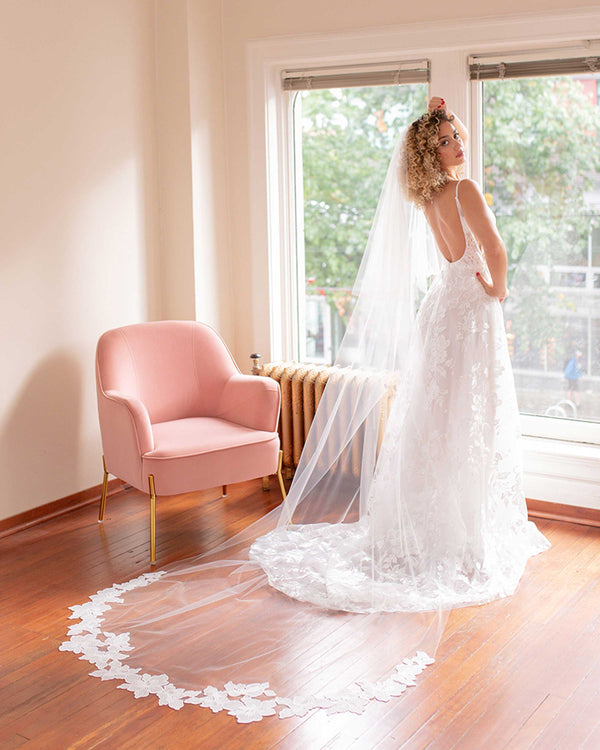 https://cdn.shopify.com/s/files/1/2256/5671/products/hibiscus-veil-long-atelier-elise-2400-_1_600x.jpg?v=1658726595