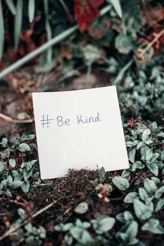 Post-it note with '#BeKind' on it