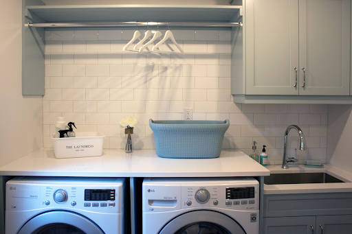 Quartz Counter Over Washer And Dryer Design Ideas