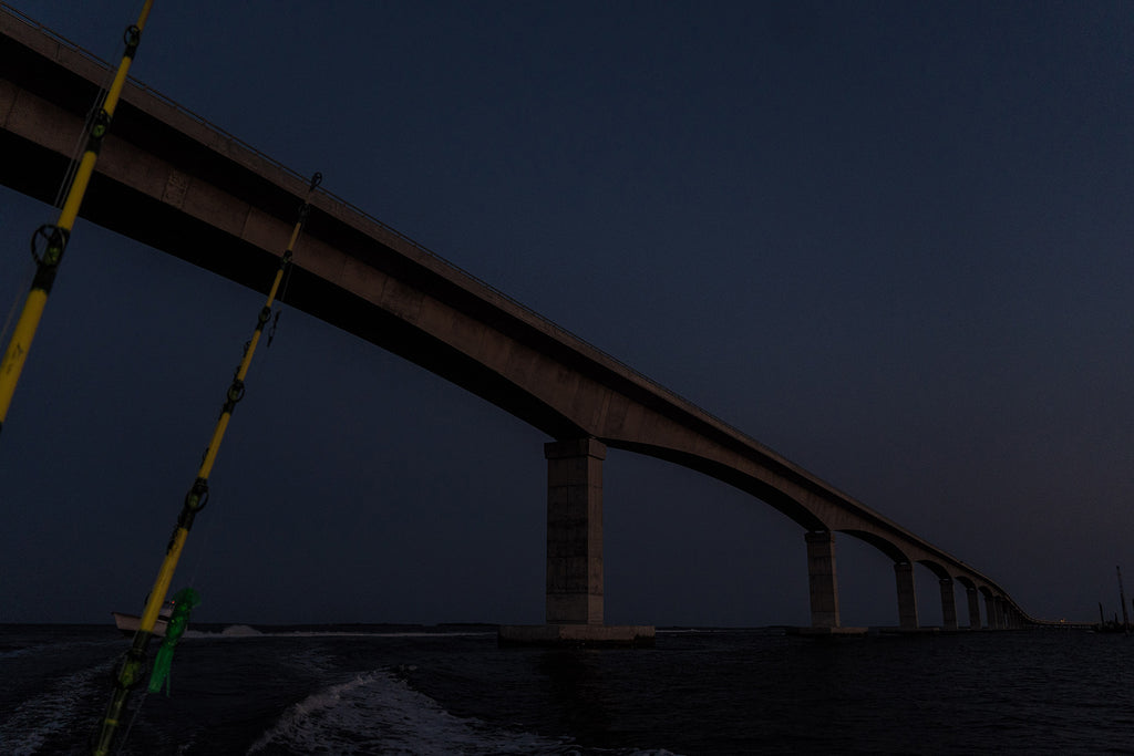 Bro ved Oregon Inlet før soloppgang