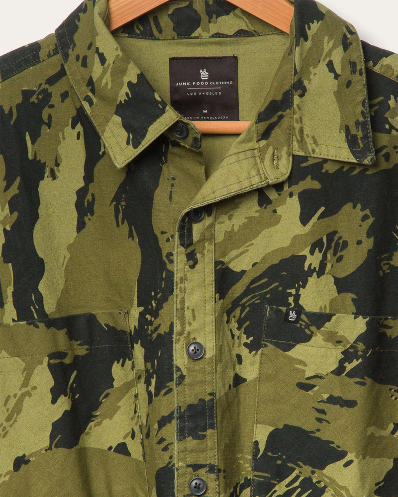 Tame Oversized Two Pocket Long Sleeve Camo Shirt