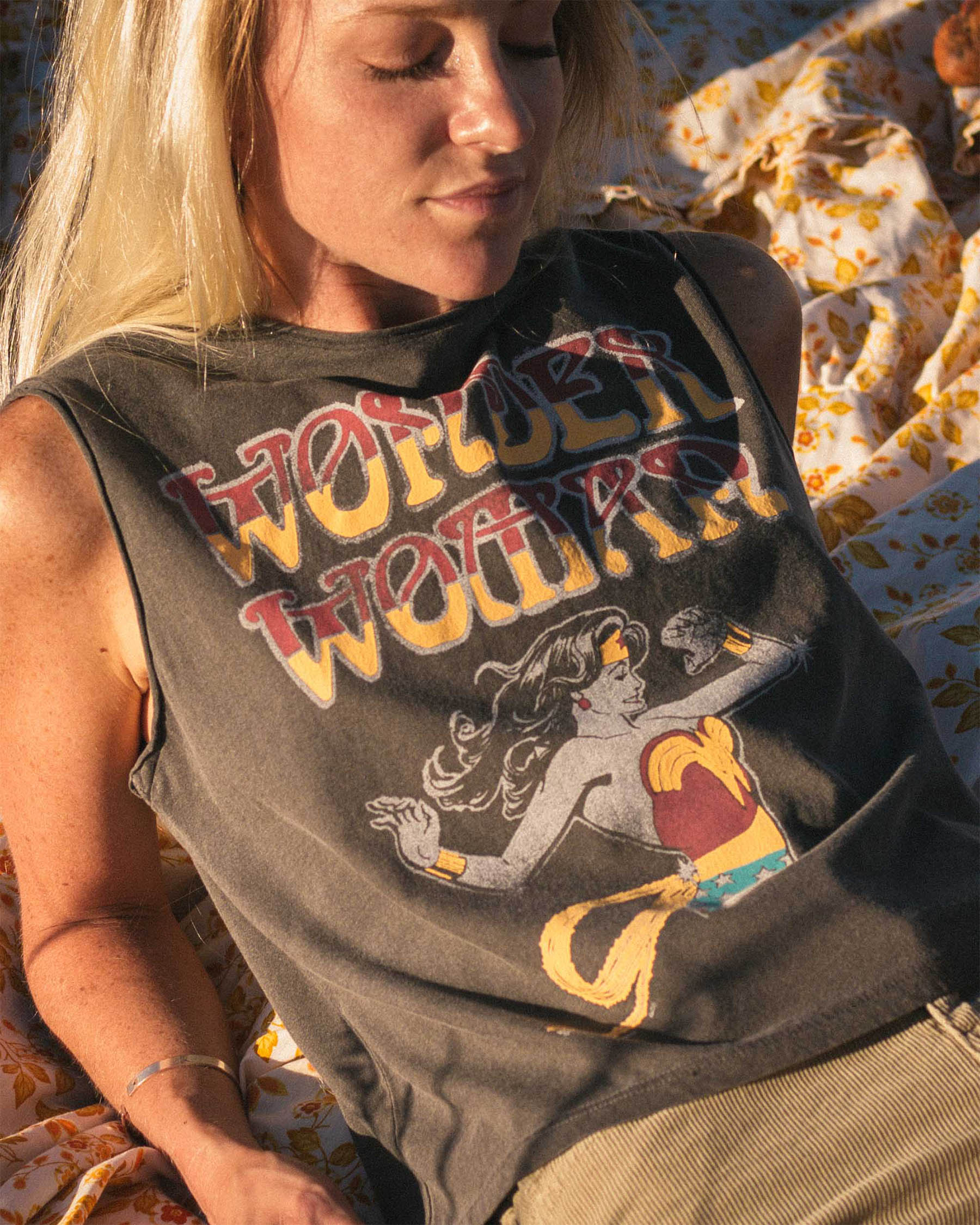 Women's WONDER WOMAN™ Vintage Logo Muscle Tank