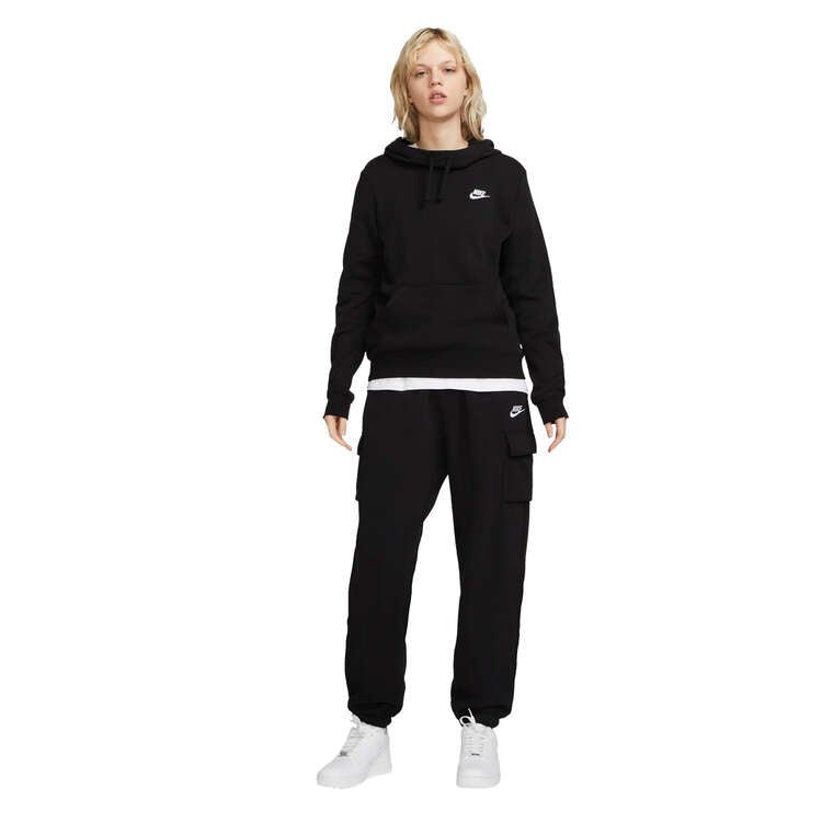 NIKE WOMEN'S SPORTSWEAR CLUB ESSENTIALS BLACK TEE – INSPORT