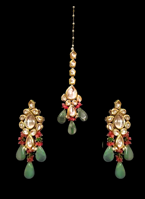 Kundan tikka set with earrings and green onyx drops