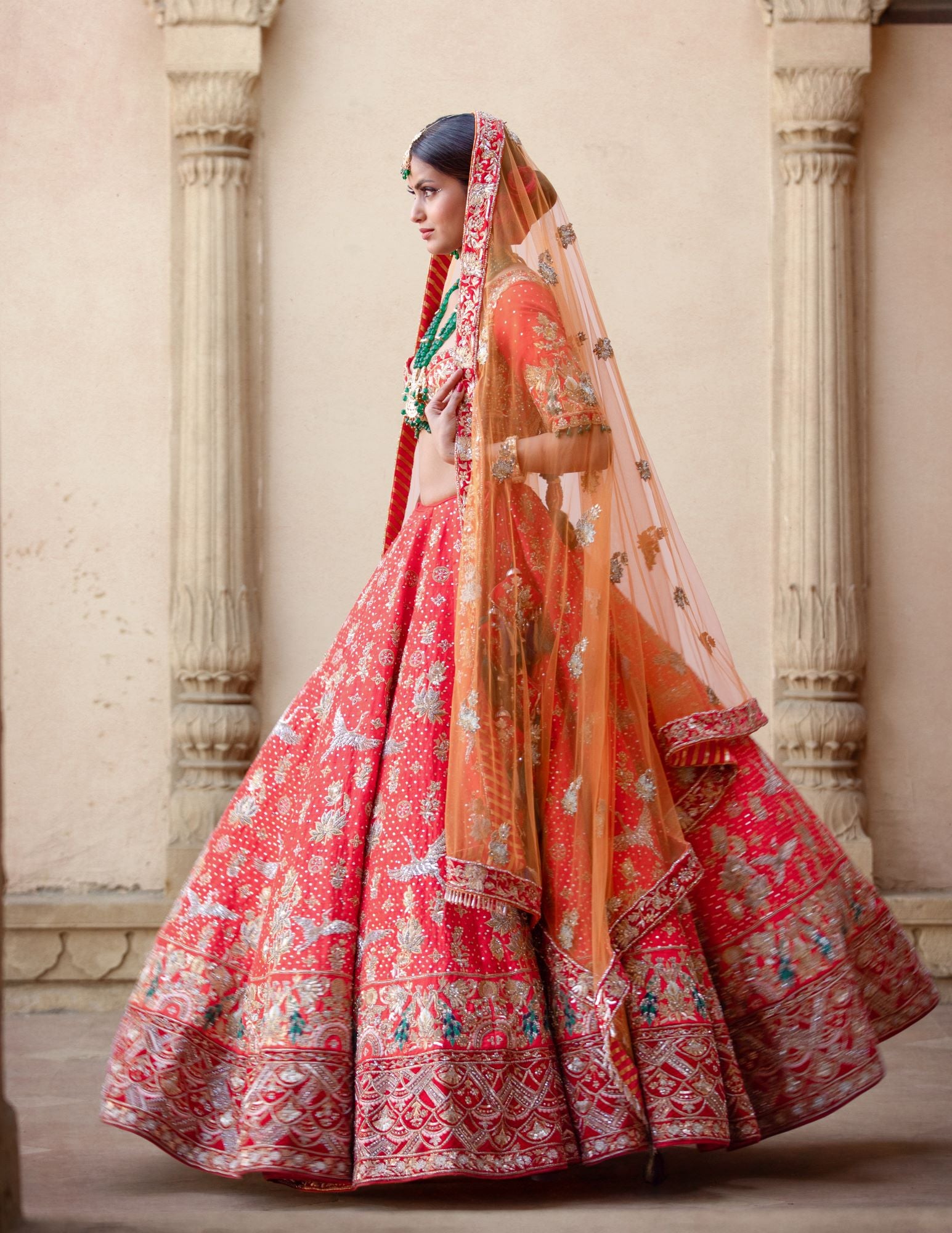 Everything, rani pink! 💖💁🏻‍♀️ Bride @sucheetah's Mehendi lehenga is a  burst of vibrant elegance, giving off those boho-c