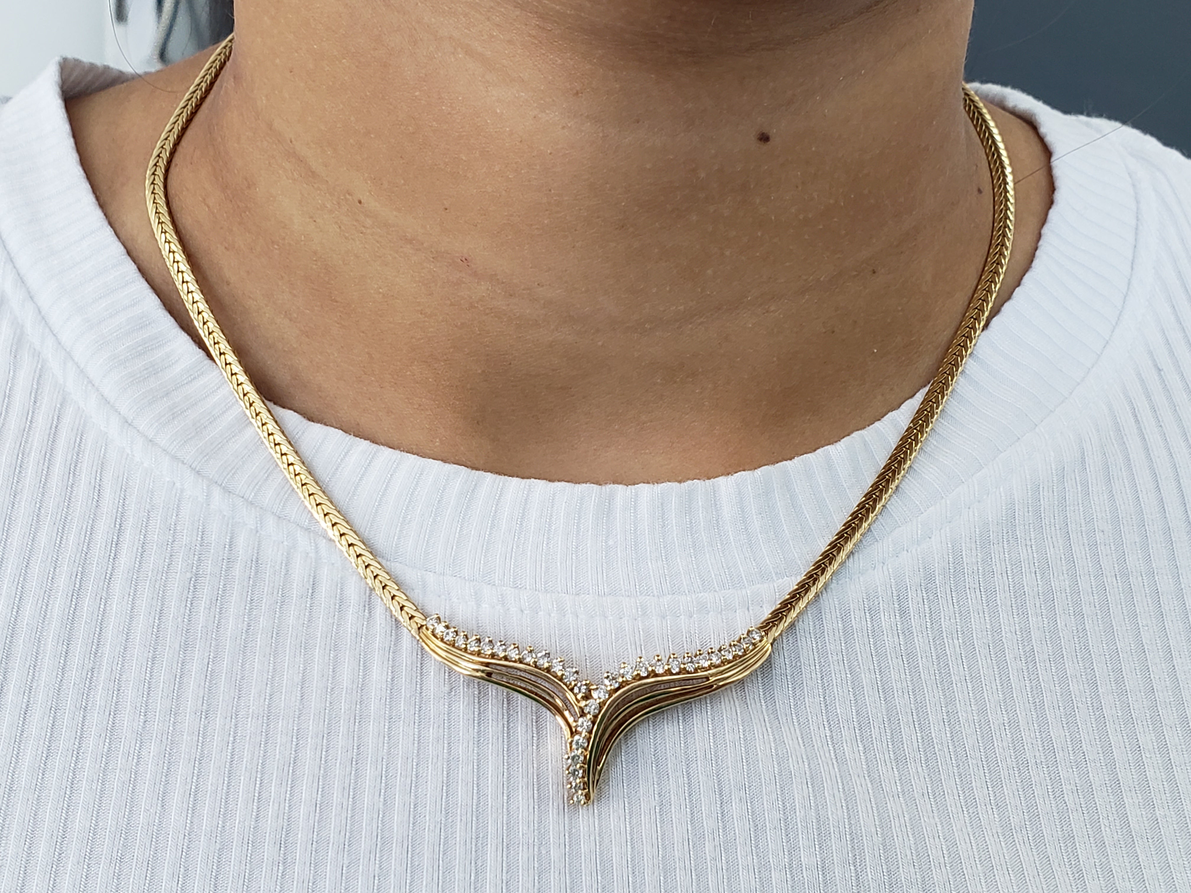 14K Yellow Gold V-Shaped Diamond Necklace – CDMJewelry