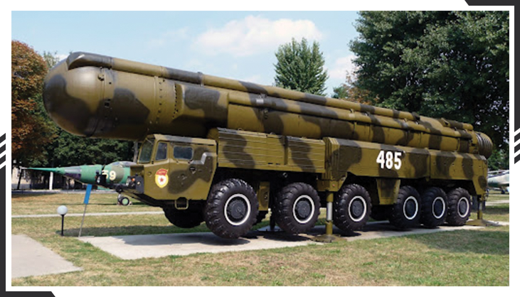 SS-20 “Saber” missile–called RSD-10 Pioneer in the Soviet Union–and launcher on display in Kiev