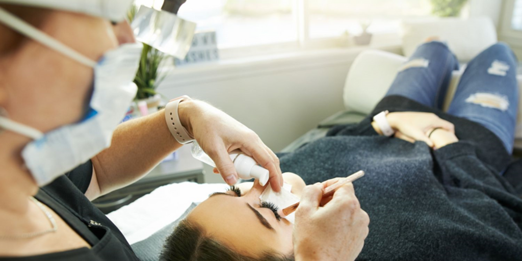 How to choose the right eyelash extension artist