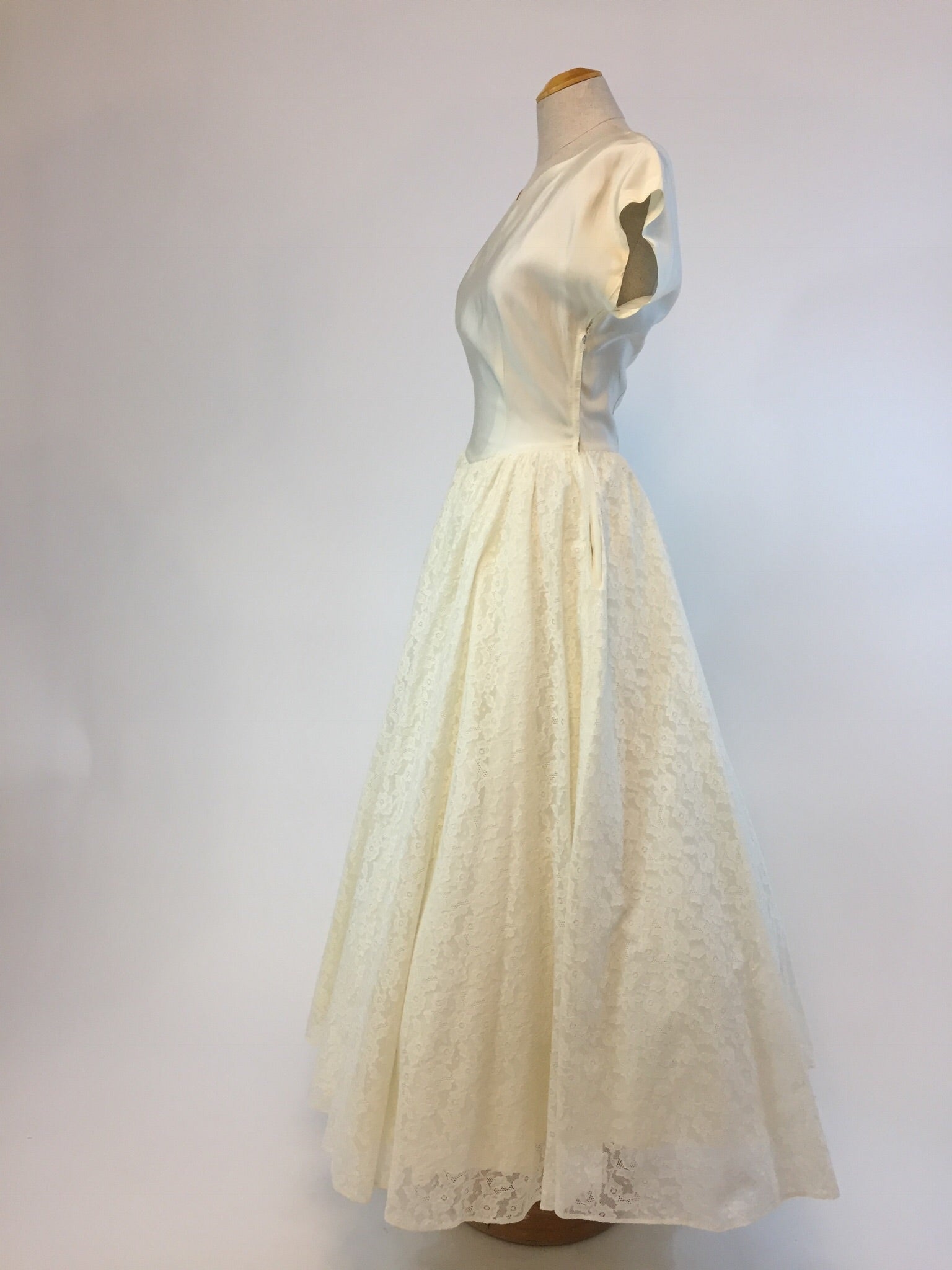 1940s wedding dress