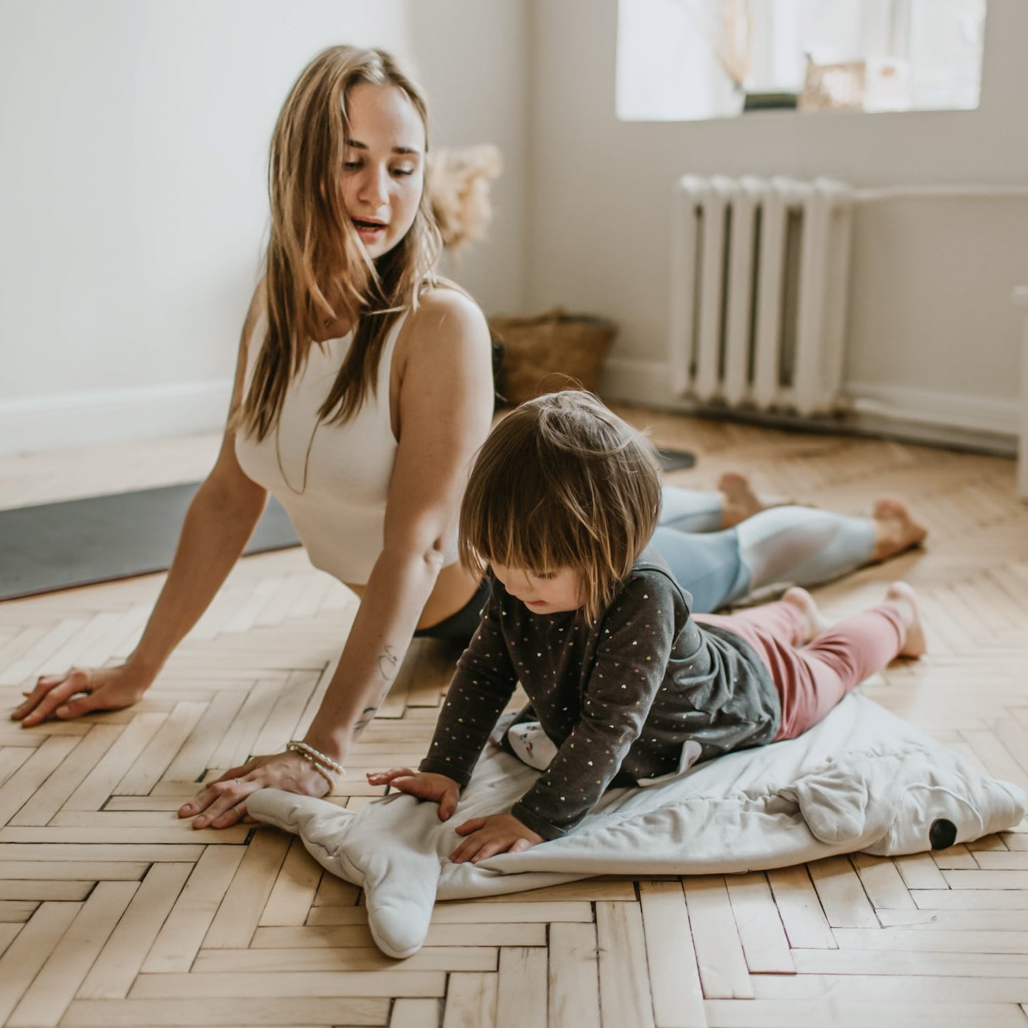Yoga with your little daughter - LUVIYO