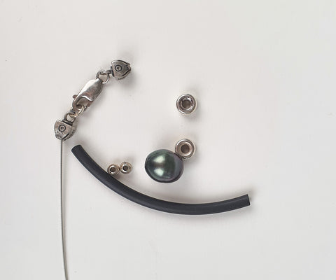 Molo-Me-Bespoke-argentium-silver-tahitian-pearl-bangle