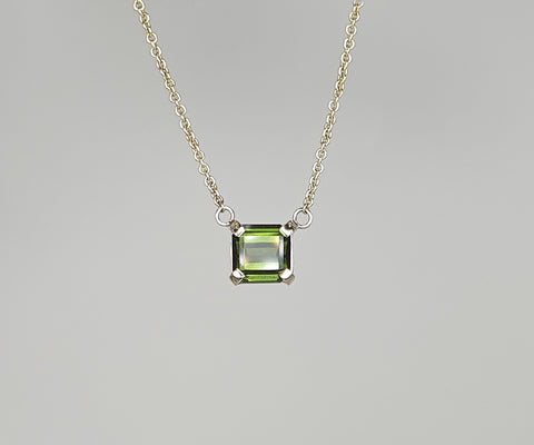 Bespoke Molo Me Green Tourmaline Necklace in Yellow Gold - ready for collection