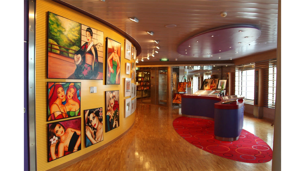 Galerie an Bord des Kreuzfahrtschiffes AIDA mit Bilder der Künstlerin Ekaterina Moré