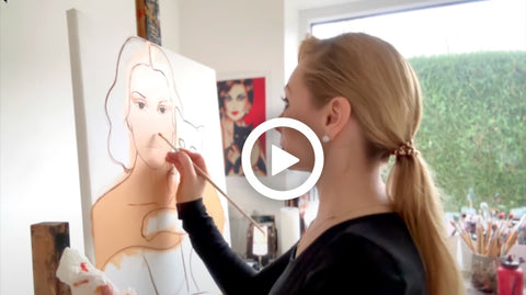 Ekaterina Moré bei der Arbeit im Atelier - Video Thumbnail