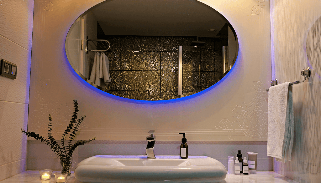 8.	LIGHTED AND BACKLIT VANITY MIRRORS, IDEAL FOR MODERN AND CONTEMPORARY BATHROOMS