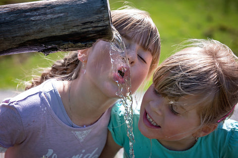 kids drinking water