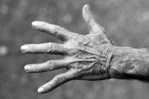 woman hand wrinkles