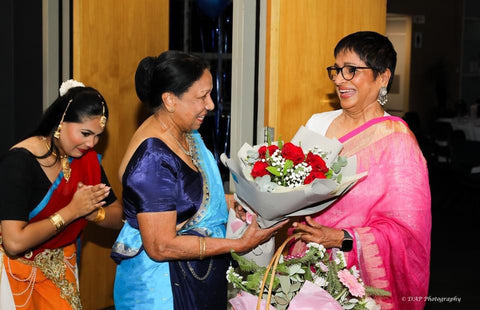 Captivating the hearts of onlookers, Sri Lankan actress Swarna Mallawarachchi graced the felicitation event in Brisbane, Australia, donning a mesmerizing pink linen saree from Bengal Looms India .