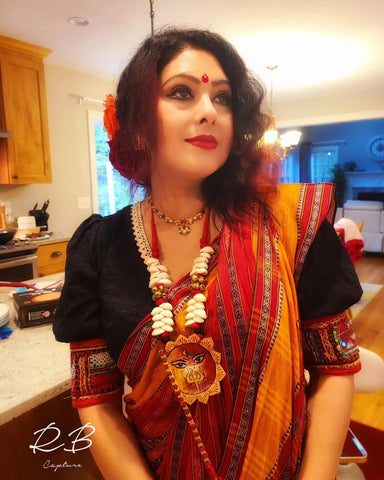 Saimanti from Massachusetts, USA looking absolutely gorgeous in her Bengal Handloom Dhanekali Saree from Bengal Looms India