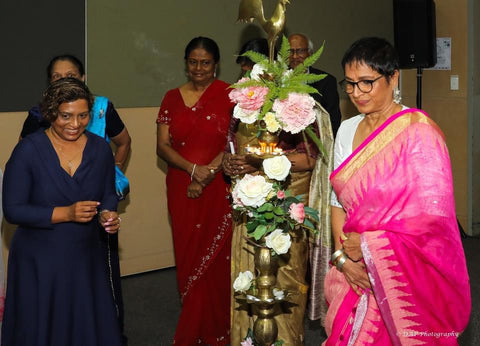 Captivating the hearts of onlookers, Sri Lankan actress Swarna Mallawarachchi graced the felicitation event in Brisbane, Australia, donning a mesmerizing pink linen saree from Bengal Looms India .