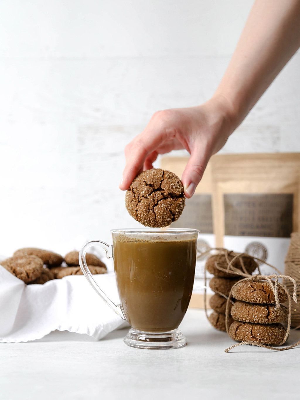 Hojicha cookies and latte