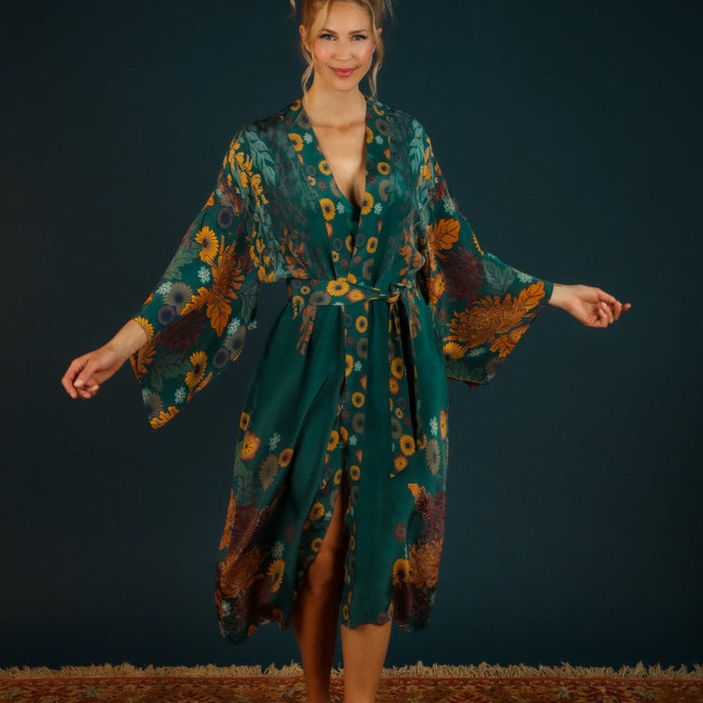 Powder Trailing Wisteria Teal Kimono Gown – The Whiting Post