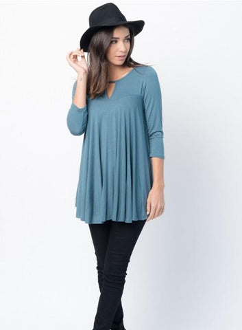 The Best Tops to Wear With Leggings to Look Classy | Dresses with leggings,  How to wear leggings, Cute outfits with shorts