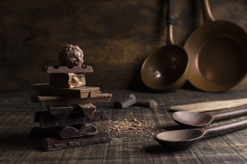 Cucharas, sartenes y barras de chocolate