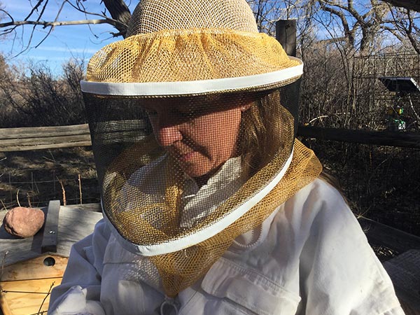 Beekeeping-Protective-Gear-Helmet-Veil