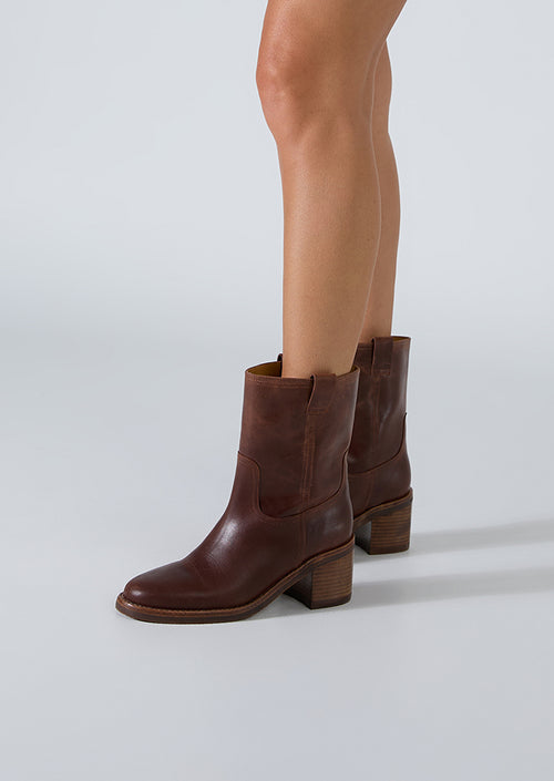 Atomic Saddle Wax Ankle Boots