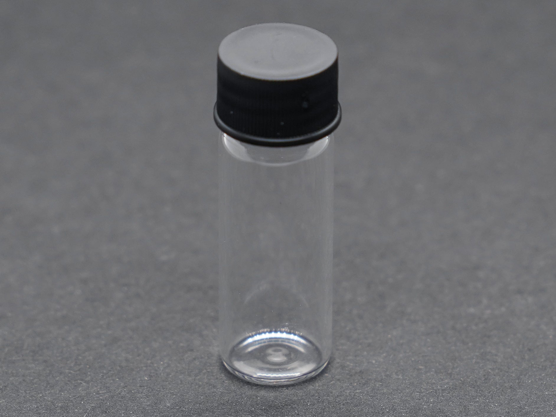 S153: 4ml glass vials incl. stoppers, 200 pieces