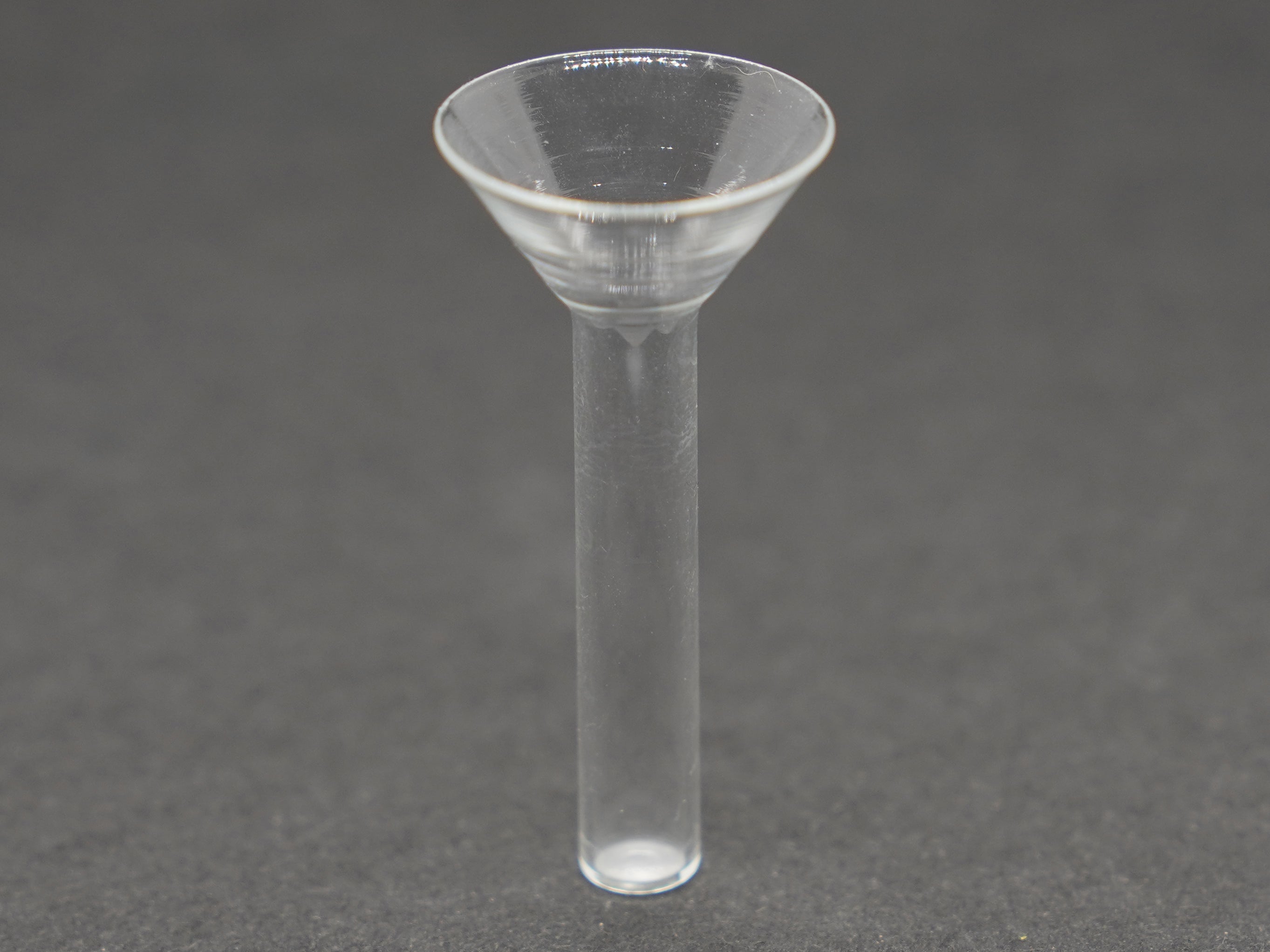 IN435-01: 8 mm glass vials w attached funnel, total height: 52mm, 100 pieces
