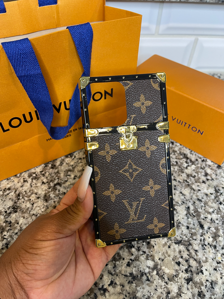 iPhone LV Gold Black Monogram Trunk Cover