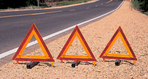 Triangles d'urgence en bordure de route