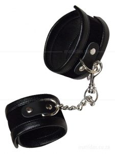 you2toys-leather-handcuffs-bad-kitty-1