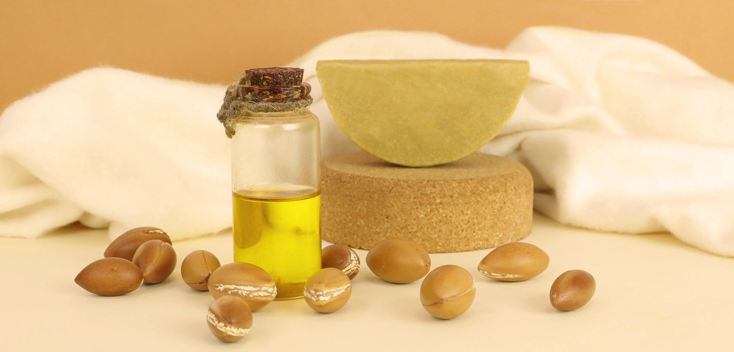 Huile d'argan : Tout savoir sur l'huile d'argan et ses bienfaits cosmétiques