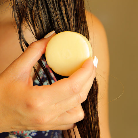 Soin capillaire pour cheveux à l'huile de prune pour nourrir les cheveux