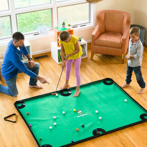 kids-playing-indoor-golf