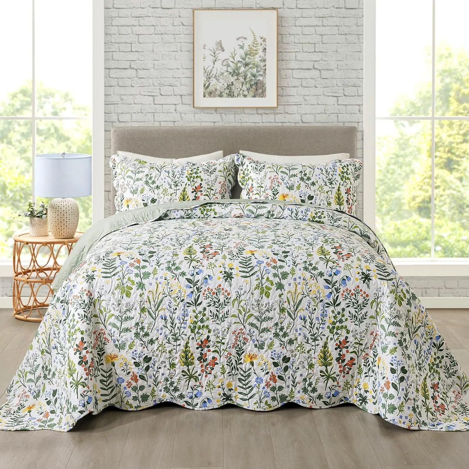 Elegant Floral Garden Reversible Quilt Set - 3-Piece Microfiber Bedding Ensemble