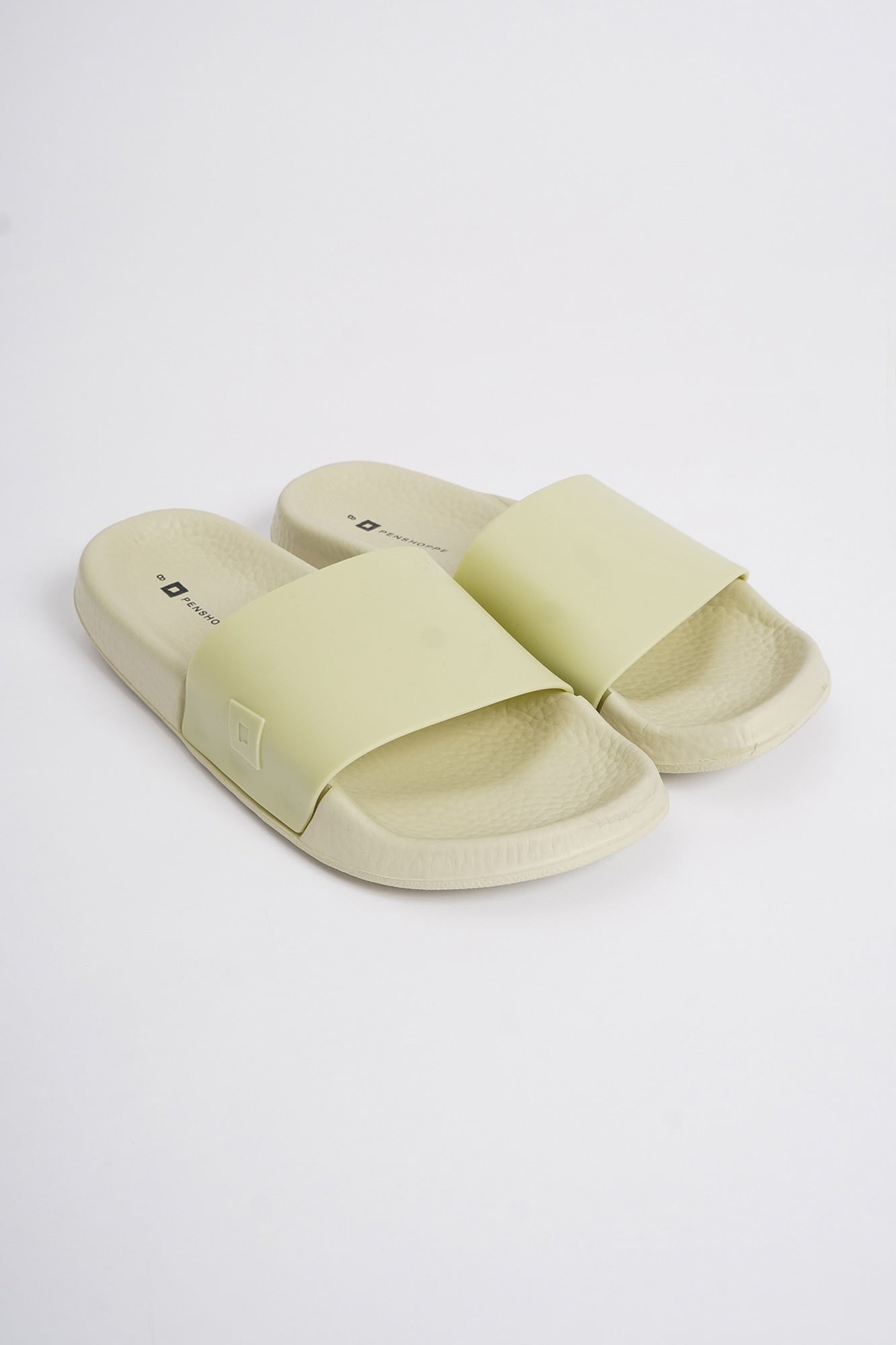 Slides on sale slippers penshoppe