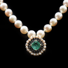 Custom emerald and pearl necklace