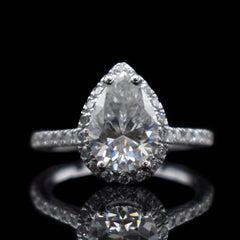 Oval cut diamond