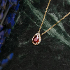 pendant necklace gold chain gemstones garnet