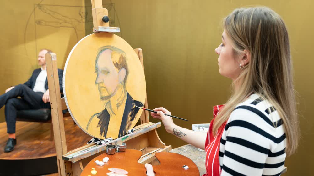 Art inspiration - Anastasia Shimshilashvili painting Mark Grattis portrait during Sky Portrait Artist of the Year 2019 show