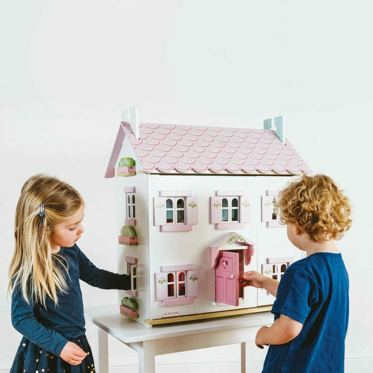 https://cdn.shopify.com/s/files/1/2284/6393/products/le-toy-van-preschool-sophie-s-house-14644787314775_1200x1200.jpg?v=1656225259