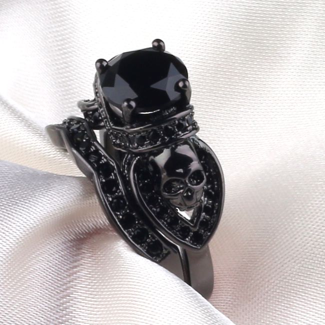 skull engagement ring