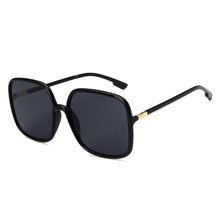 Load image into Gallery viewer, Women&#39;s Oversized Classic Vintage Sunglasses. Plastic Frame.
