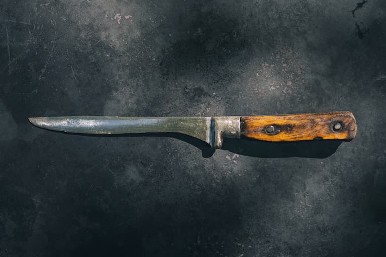 https://cdn.shopify.com/s/files/1/2289/1873/files/Rusted-Kitchen-Knives-2.jpg?v=1668528639