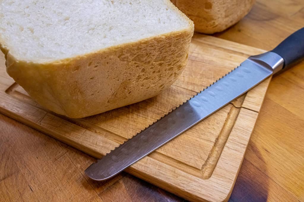 Can a Serrated Bread Knife Be Sharpened? - Chef's Vision