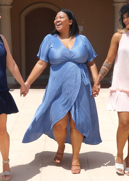 How to Choose Flattering Dress Styles for Curvy Bodies: A Complete